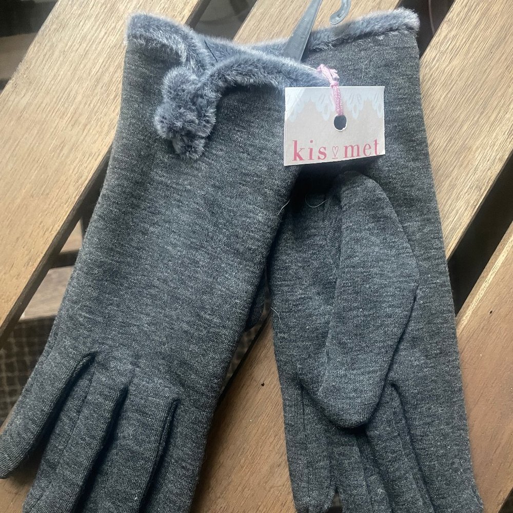NWT Kismet Gray Gloves with Faux Fur Trim & Fleece Lining - Elegant & Warm